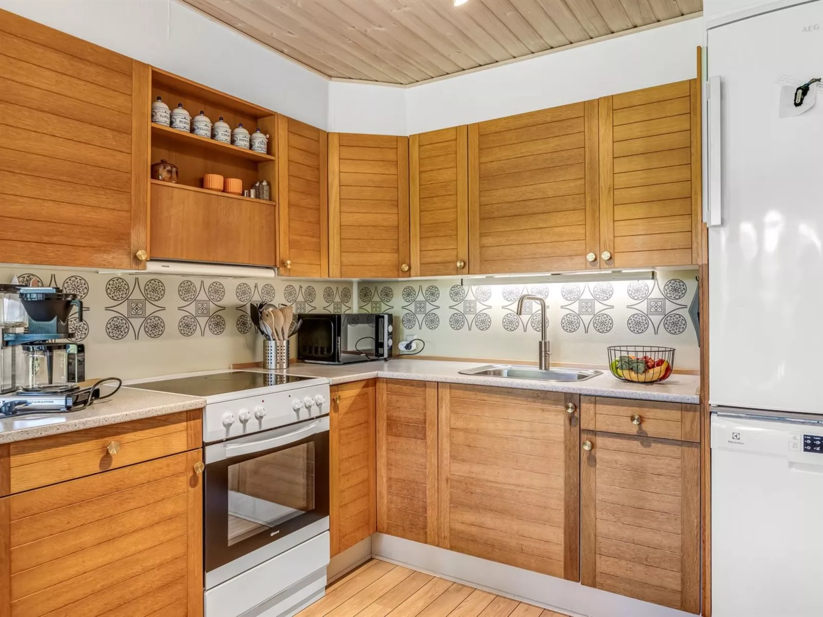 "Mijat" - 30km from the sea-Binnen