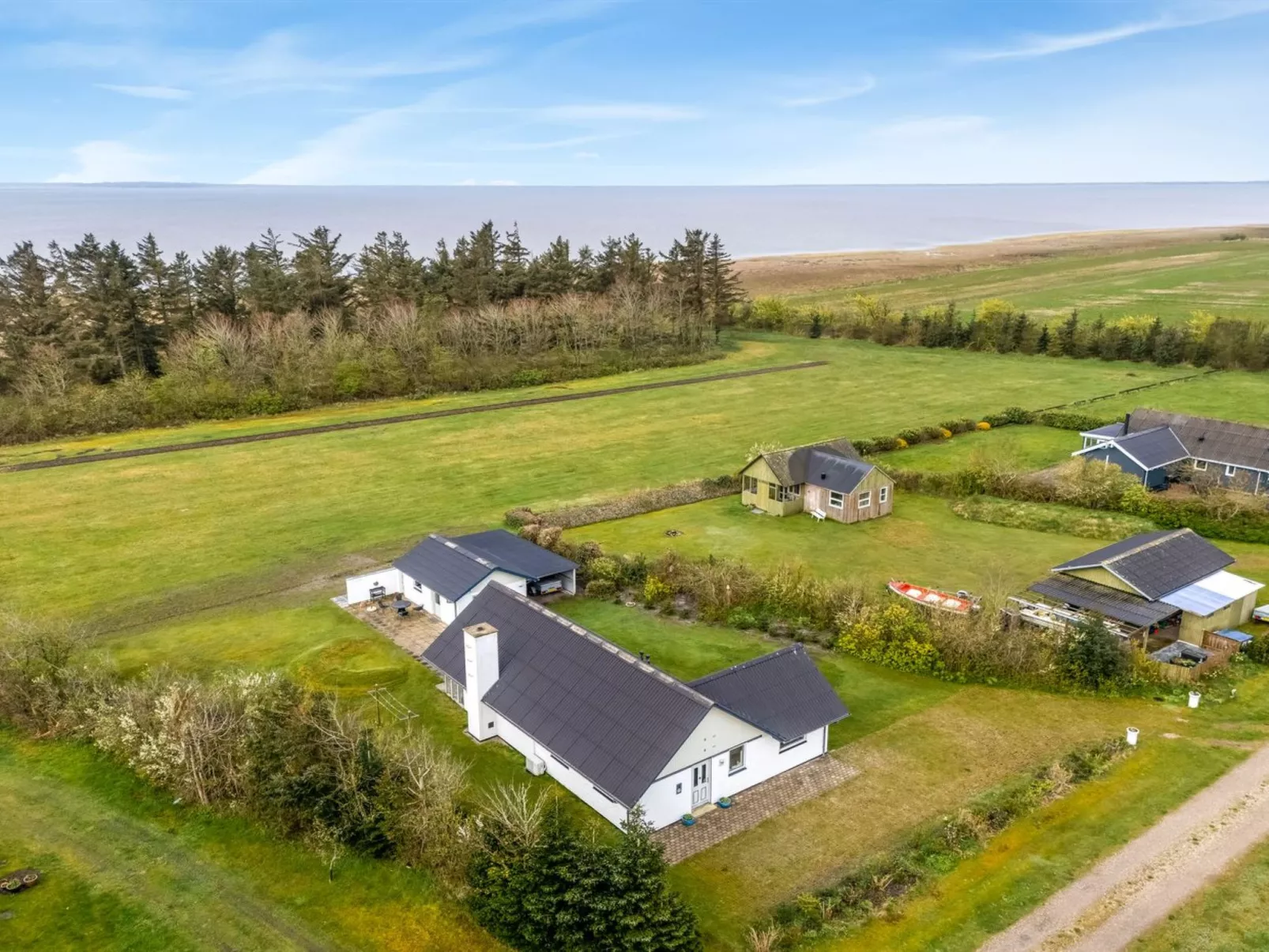 "Moreen" - 200m to the fjord-Buiten