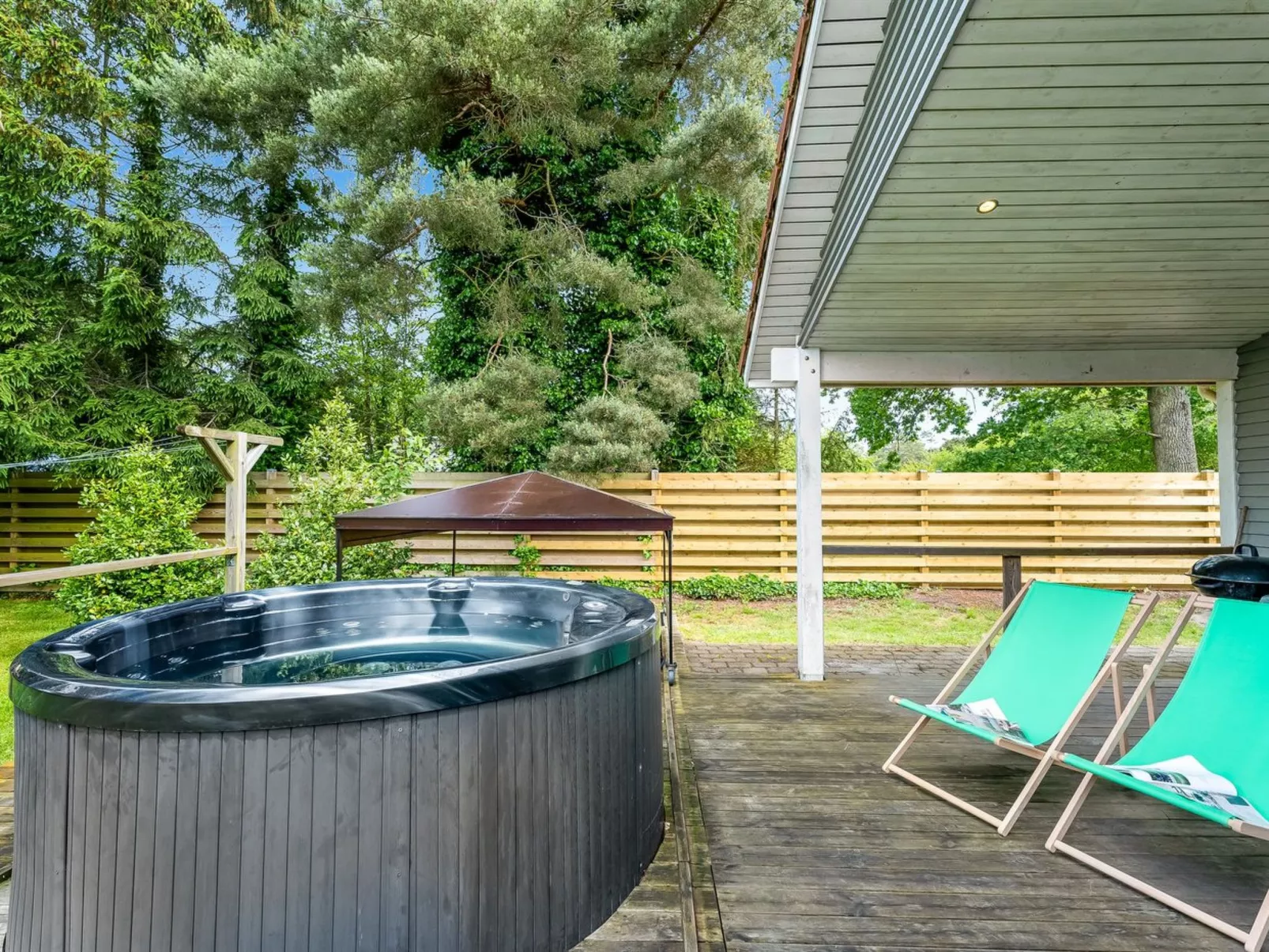 "Gravers" - 100m from the sea-Binnen