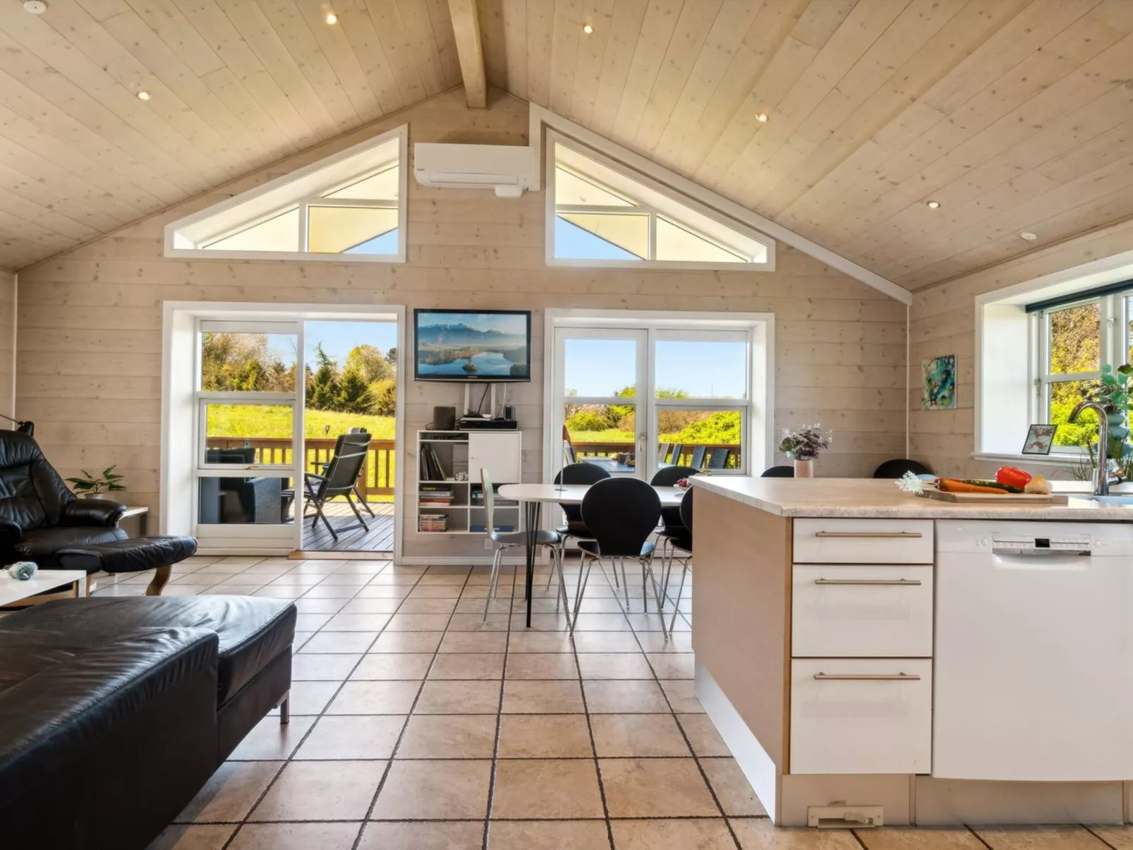 "Hjalmar" - 400m from the sea-Binnen