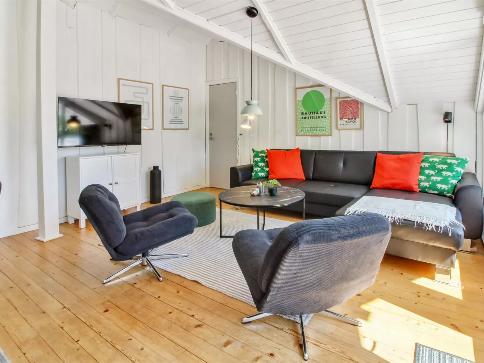 "Jaakob" - 30km from the sea-Binnen