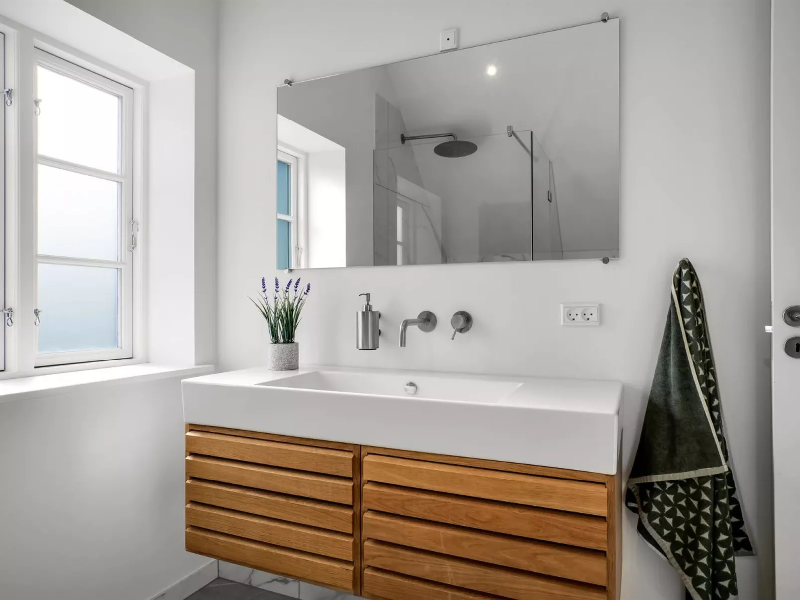 "Gerd" - 400m from the sea - Binnen