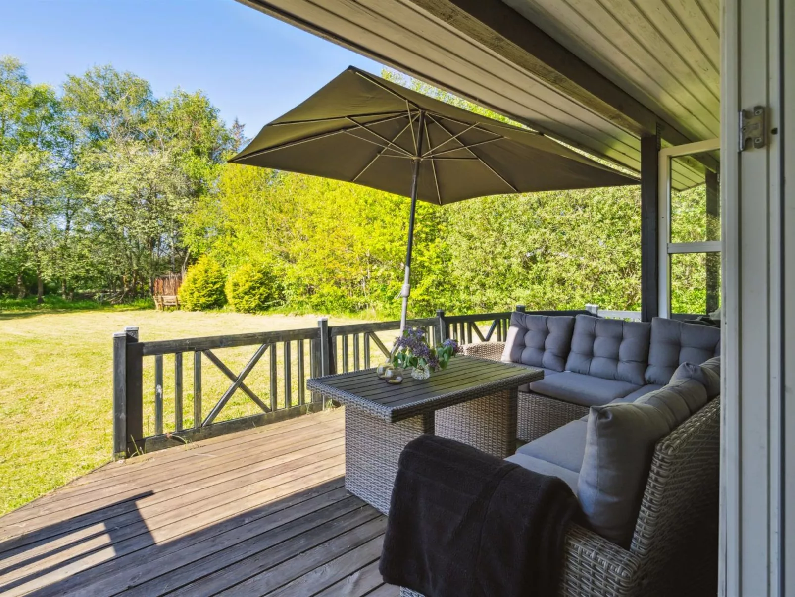 "Aldina" - 400m to the fjord-Buiten