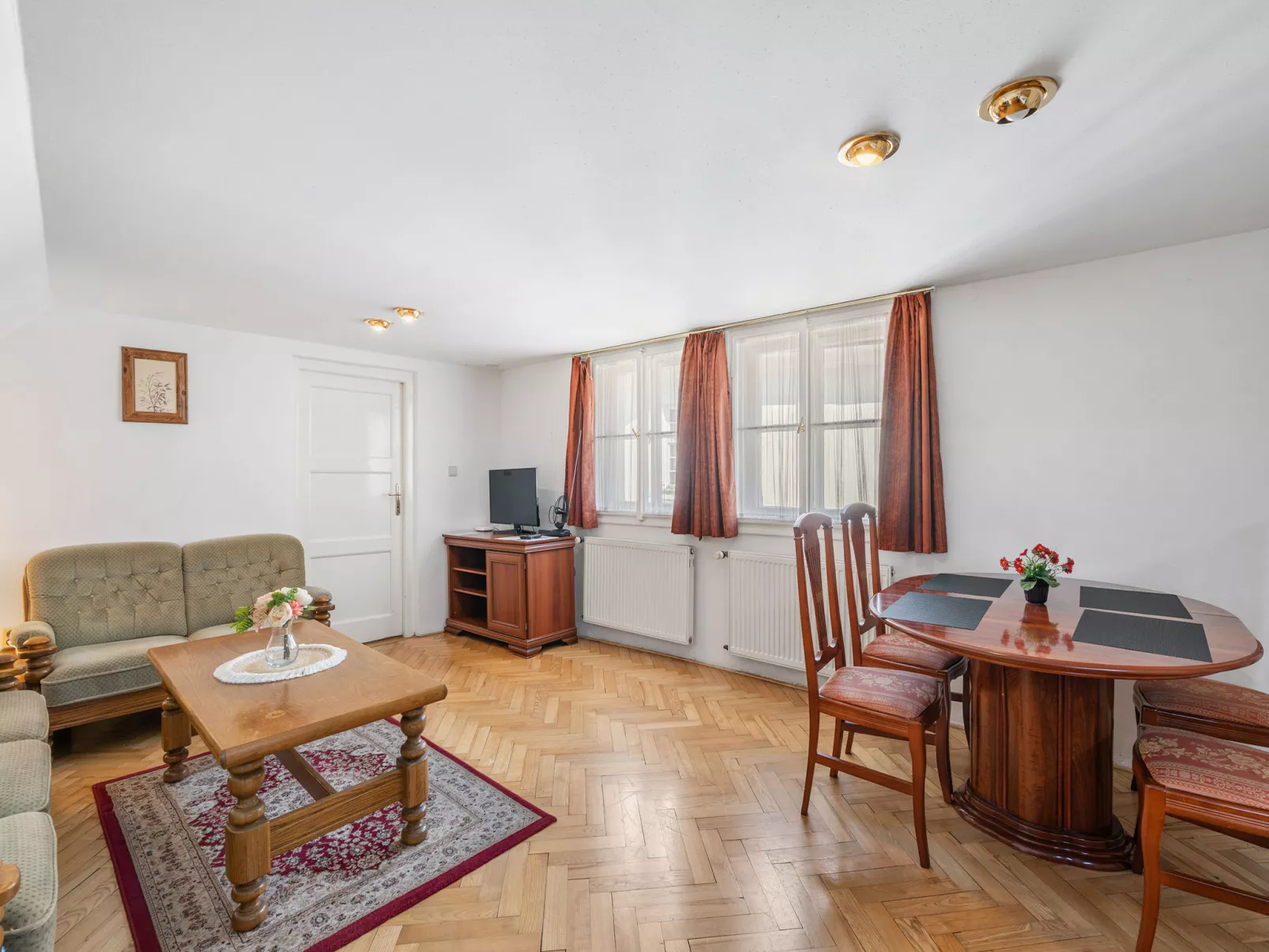 Old Town home-Binnen