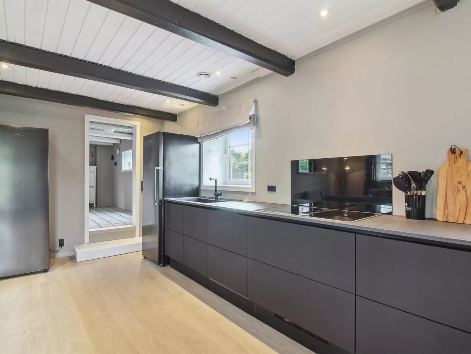 "Law" - 400m from the sea-Binnen