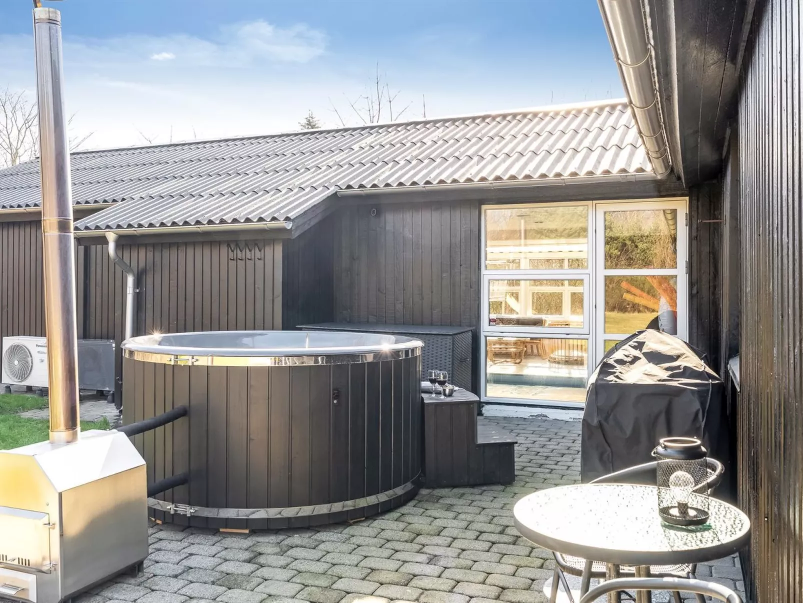 "Karmen" - 250m to the fjord-Binnen