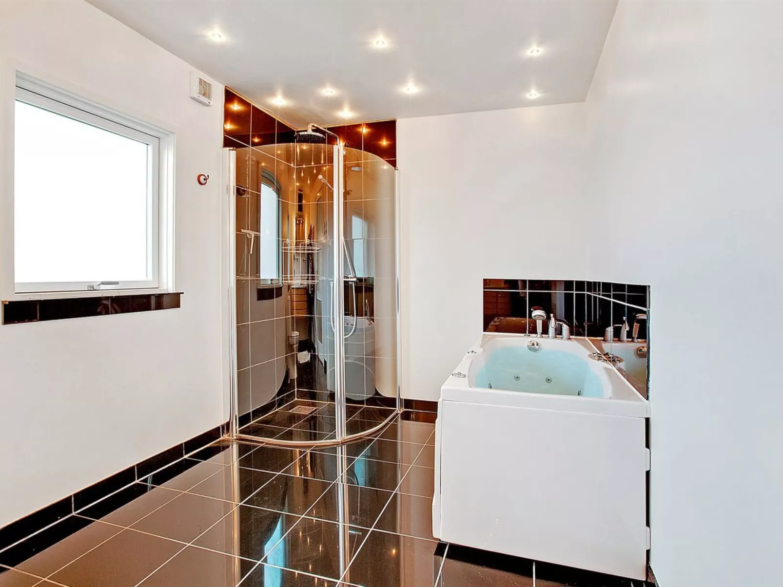 "Ubavka" - 101m from the sea-Binnen