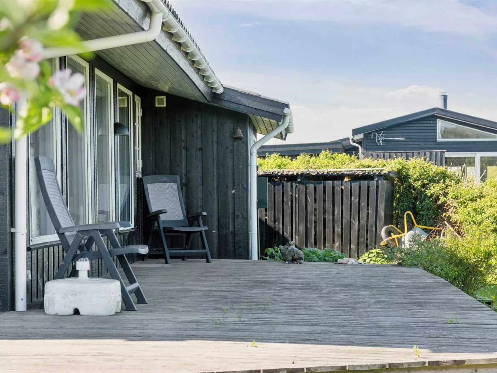 "Titta" - 10m to the fjord-Buiten