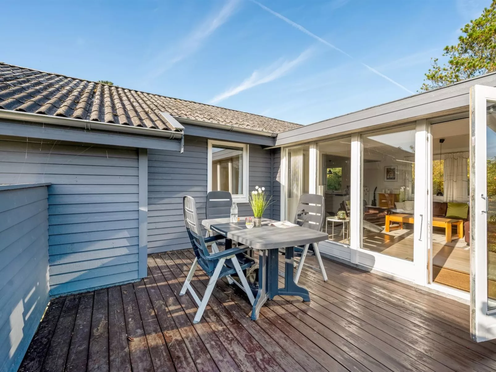 "Pirjo" - 350m to the fjord-Buiten