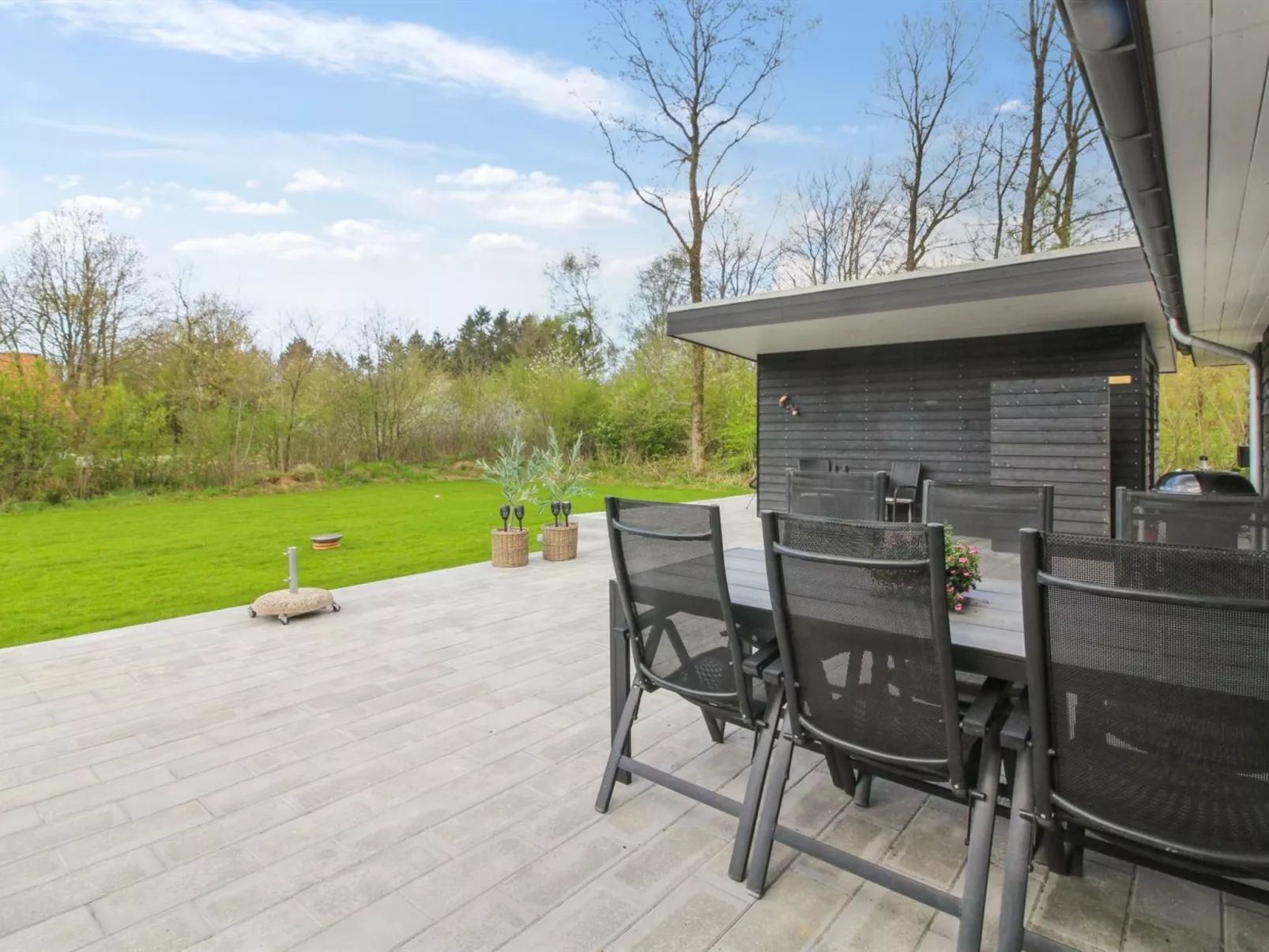 "Solvejg" - 30km from the sea-Buiten