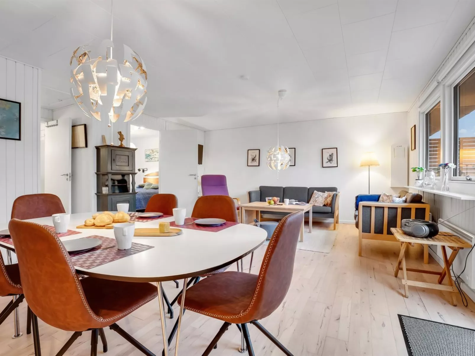 "Arise" - 700m from the sea-Binnen