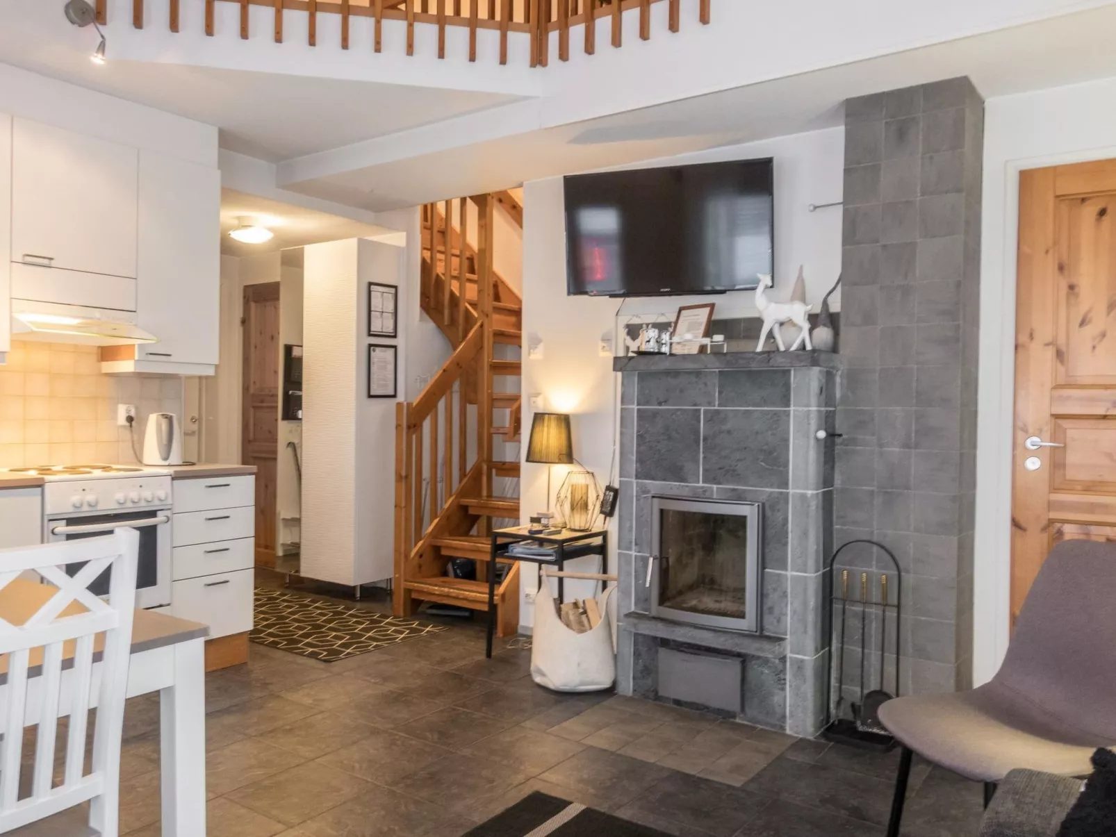 Keskuskuja b4-Binnen