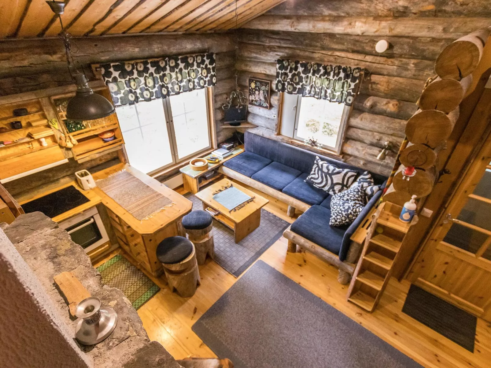 Lomaylläs maja/keloluppo-Binnen