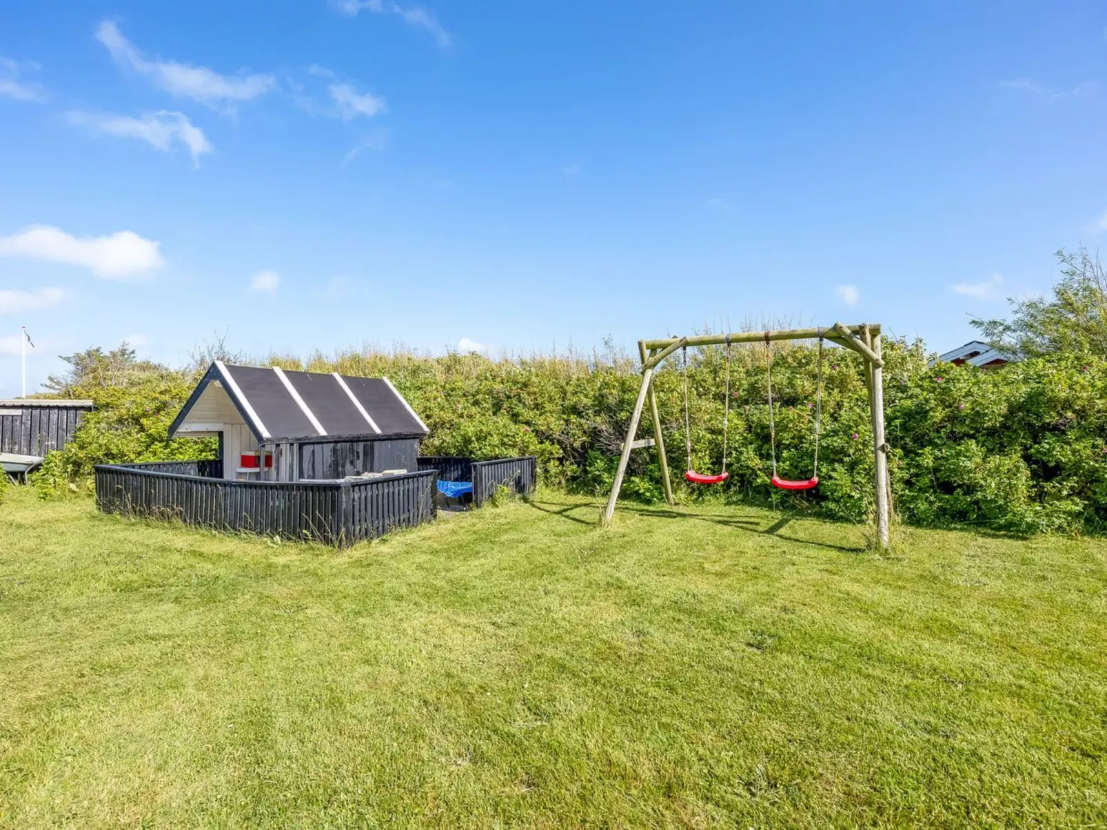 "Erblin" - 400m from the sea-Buiten