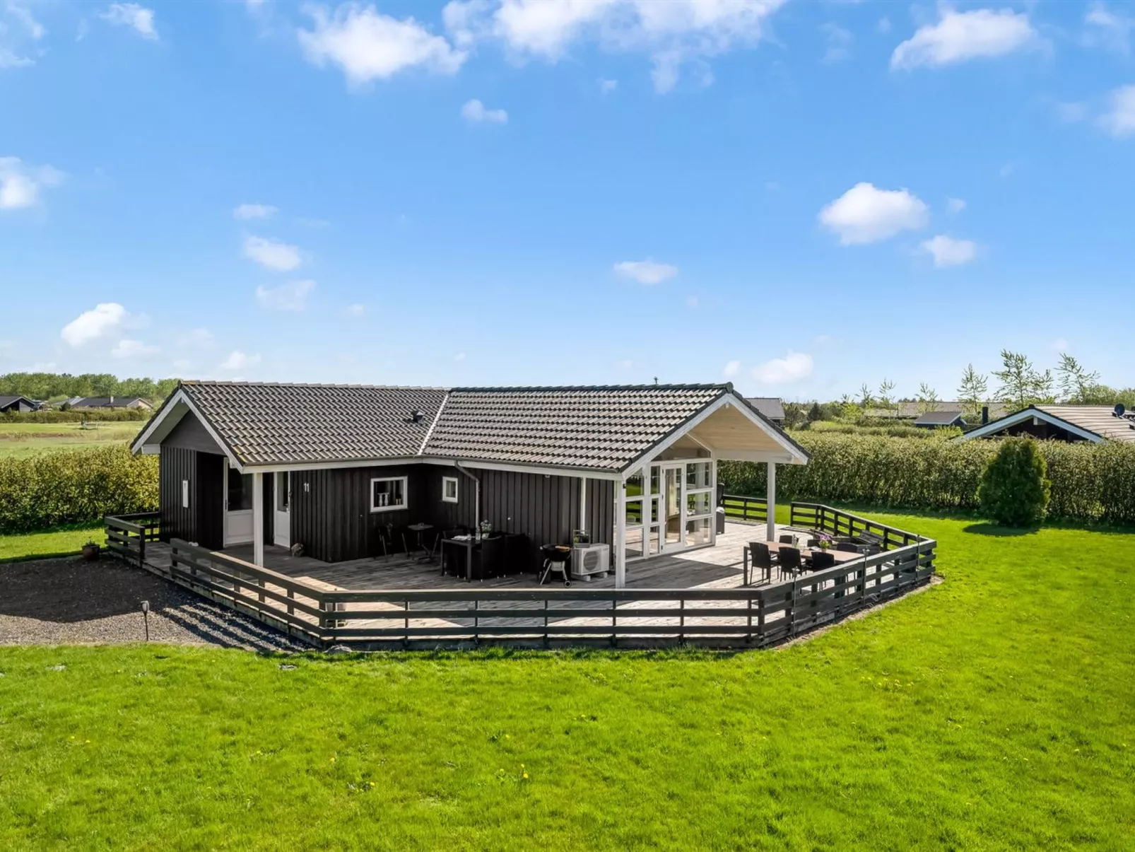 "Asgard" - 800m to the fjord-Buiten