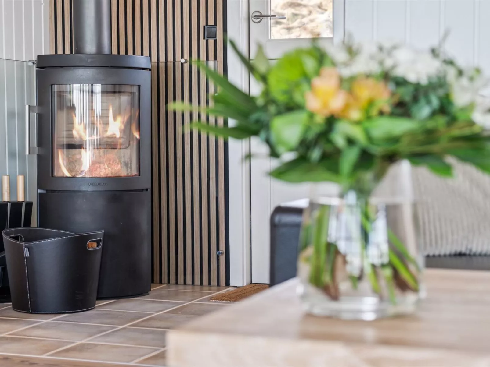 "Gesine" - 50m to the fjord-Binnen