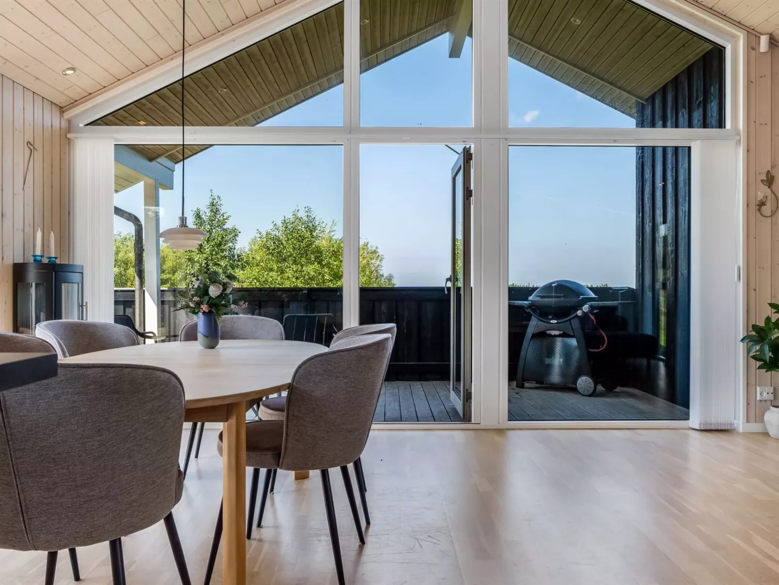 "Ilya" - 1.7km from the sea-Binnen