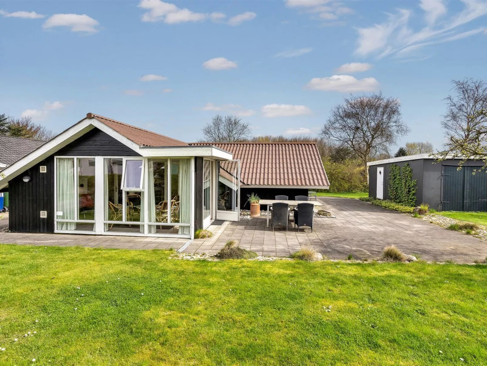 "Magnus" - 250m to the fjord-Buiten