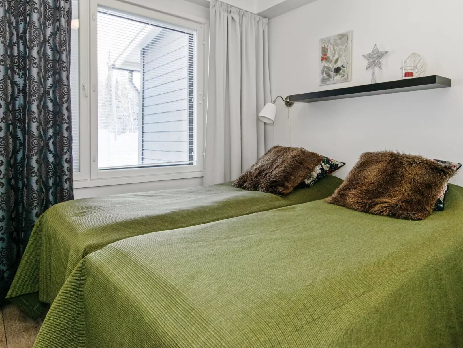 Skivillas 78 ukkohalla (2)-Binnen