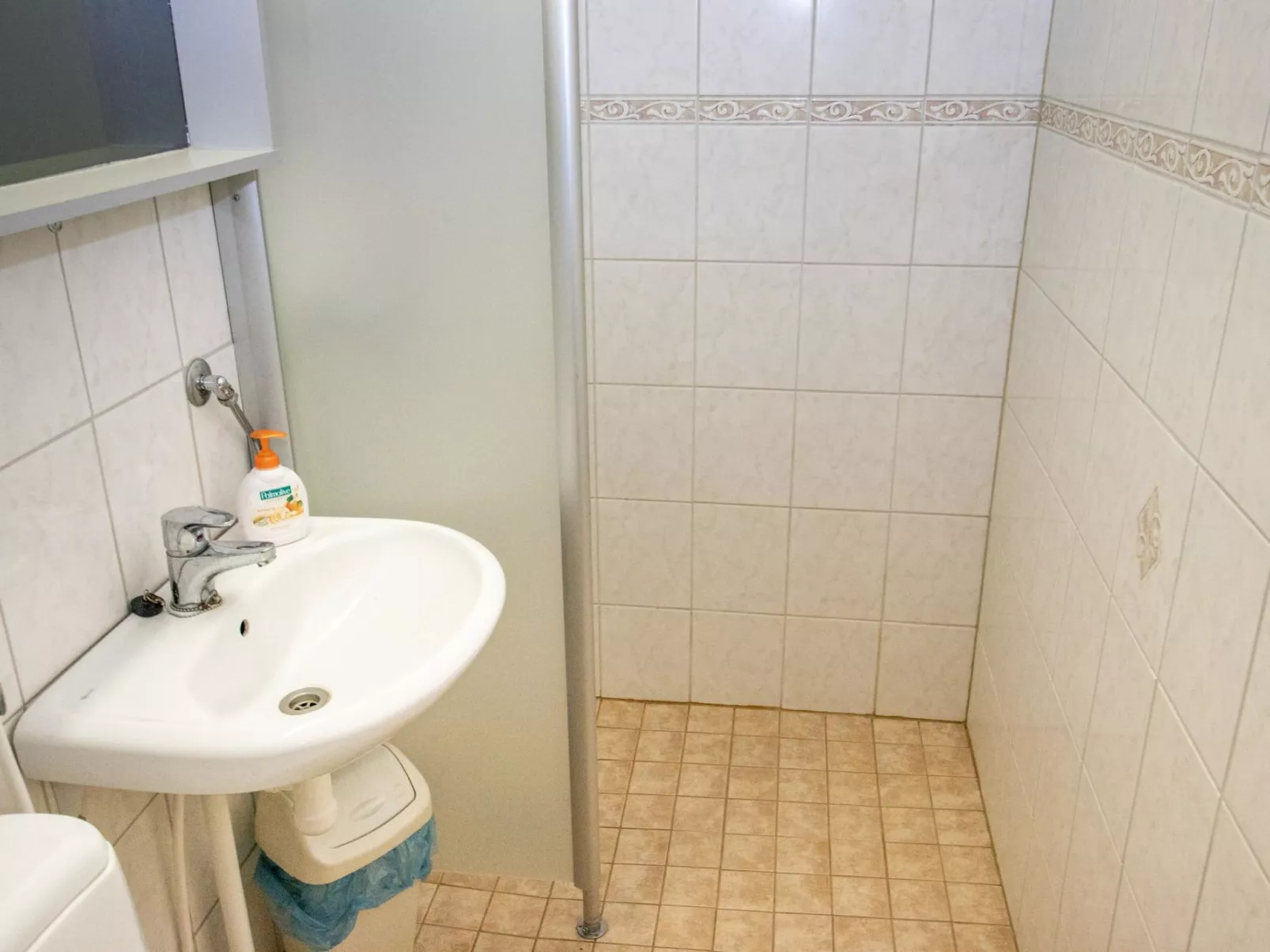 Kylpylä-hotelli, huone 145-Binnen