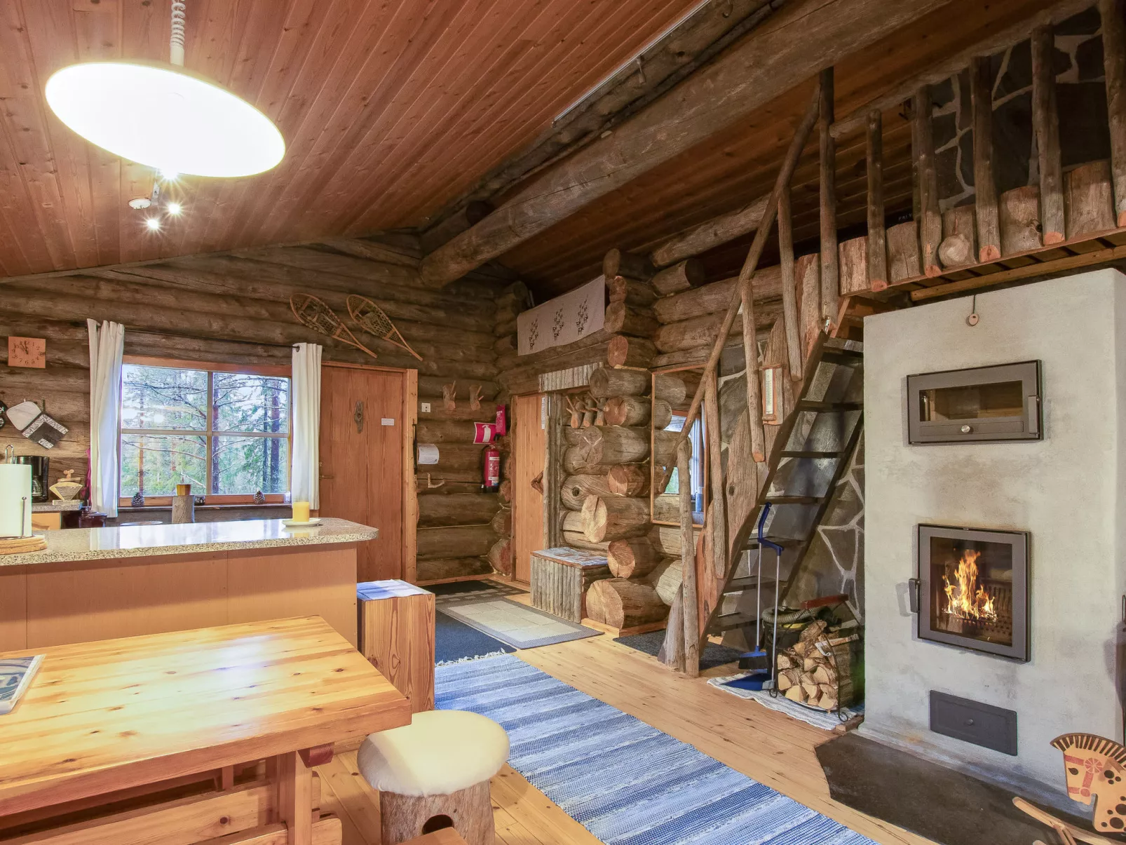 Salmentieva 2-Binnen