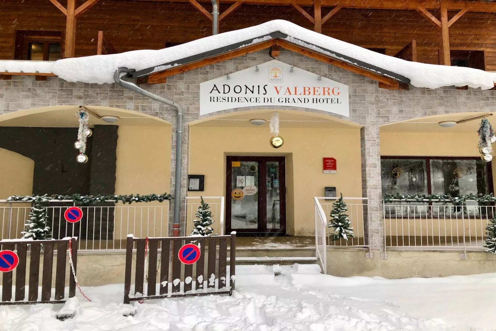 Adonis Valberg Studio-Hal-ontvangst