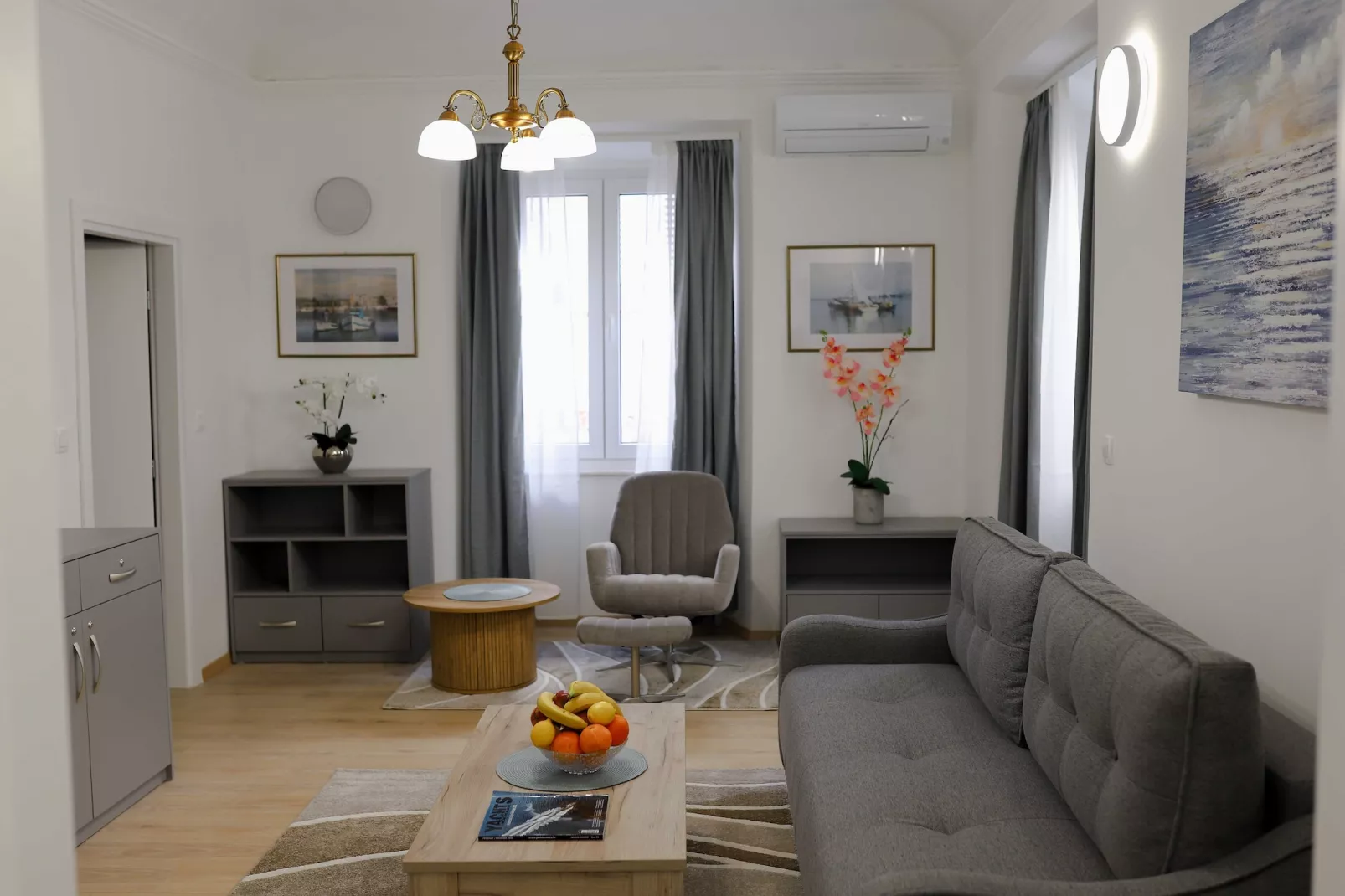 Anima Mea Old Town Apartments- Premium Apartment with Balcony-Woonkamer