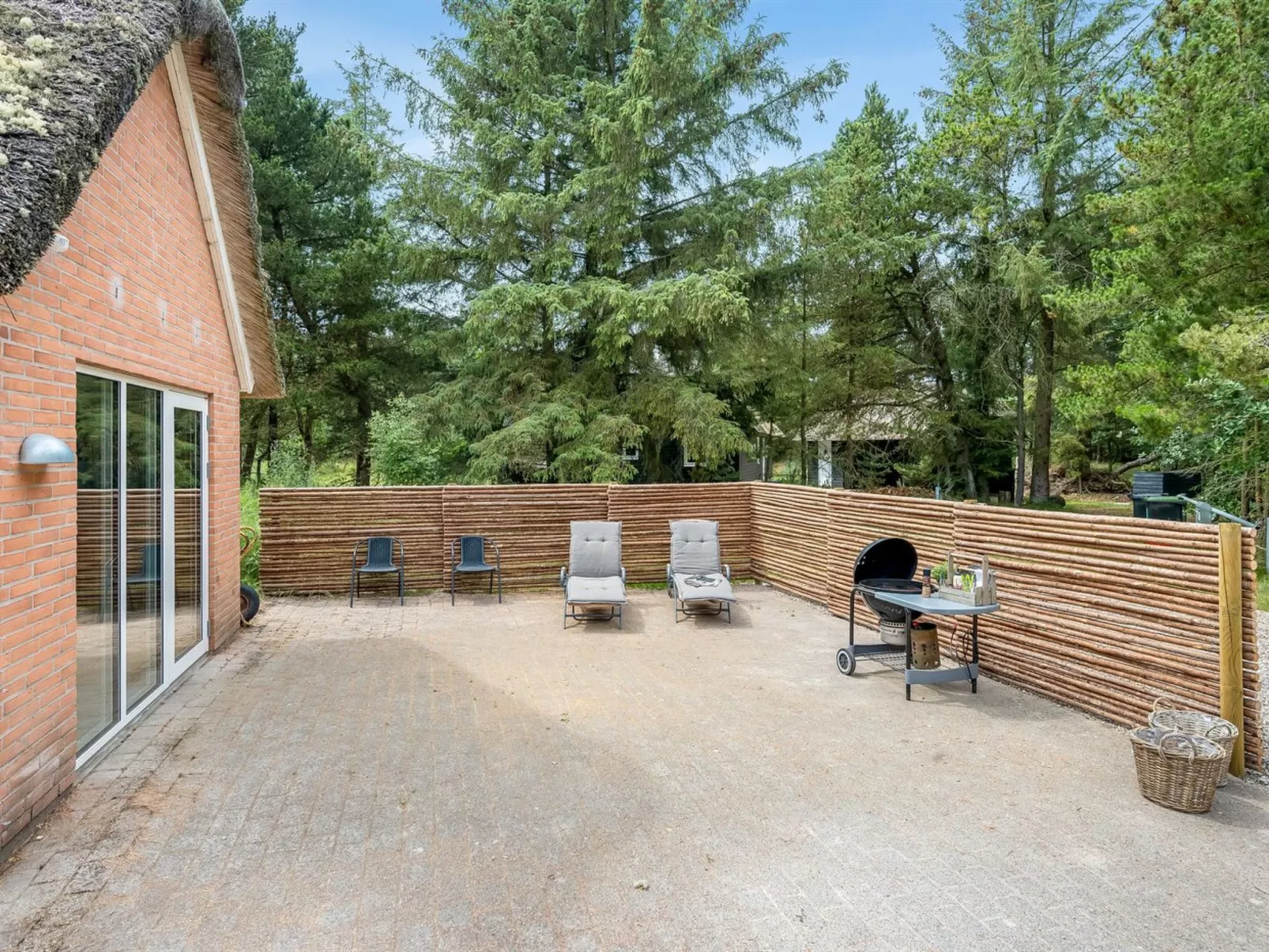 "Batsha" - 1.7km from the sea-Buiten