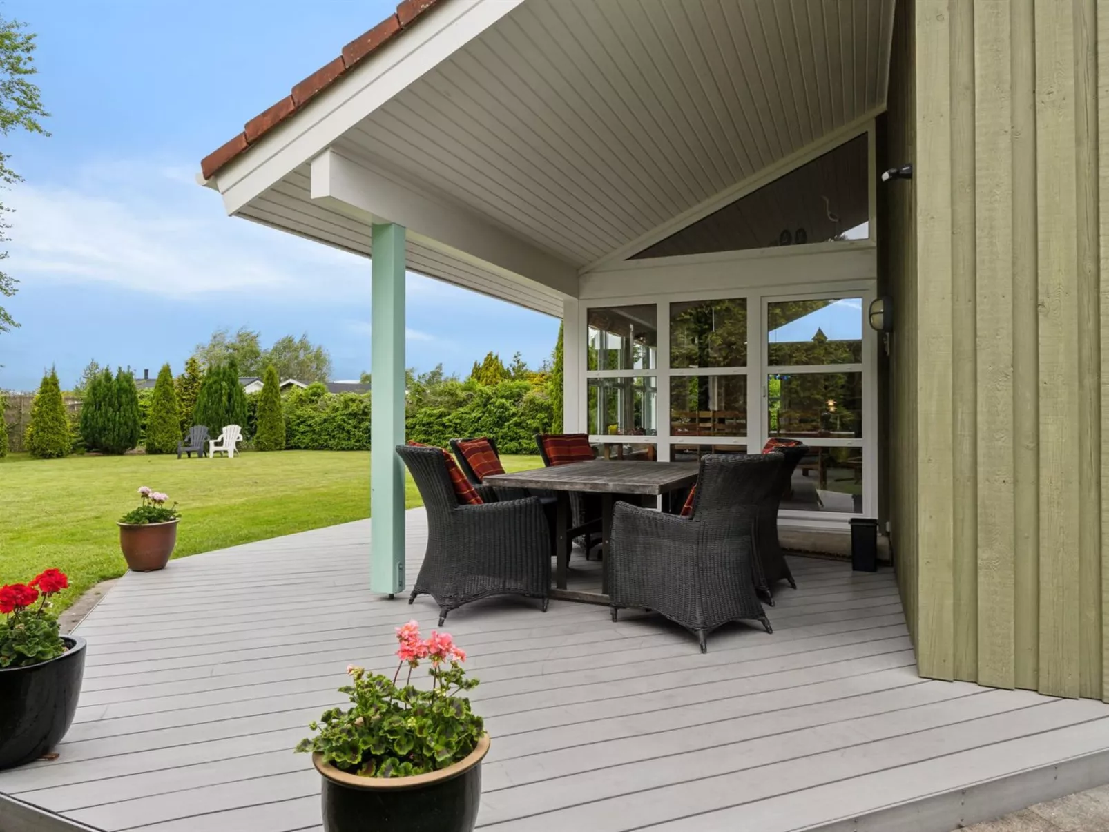 "Henne" -  from the sea-Buiten