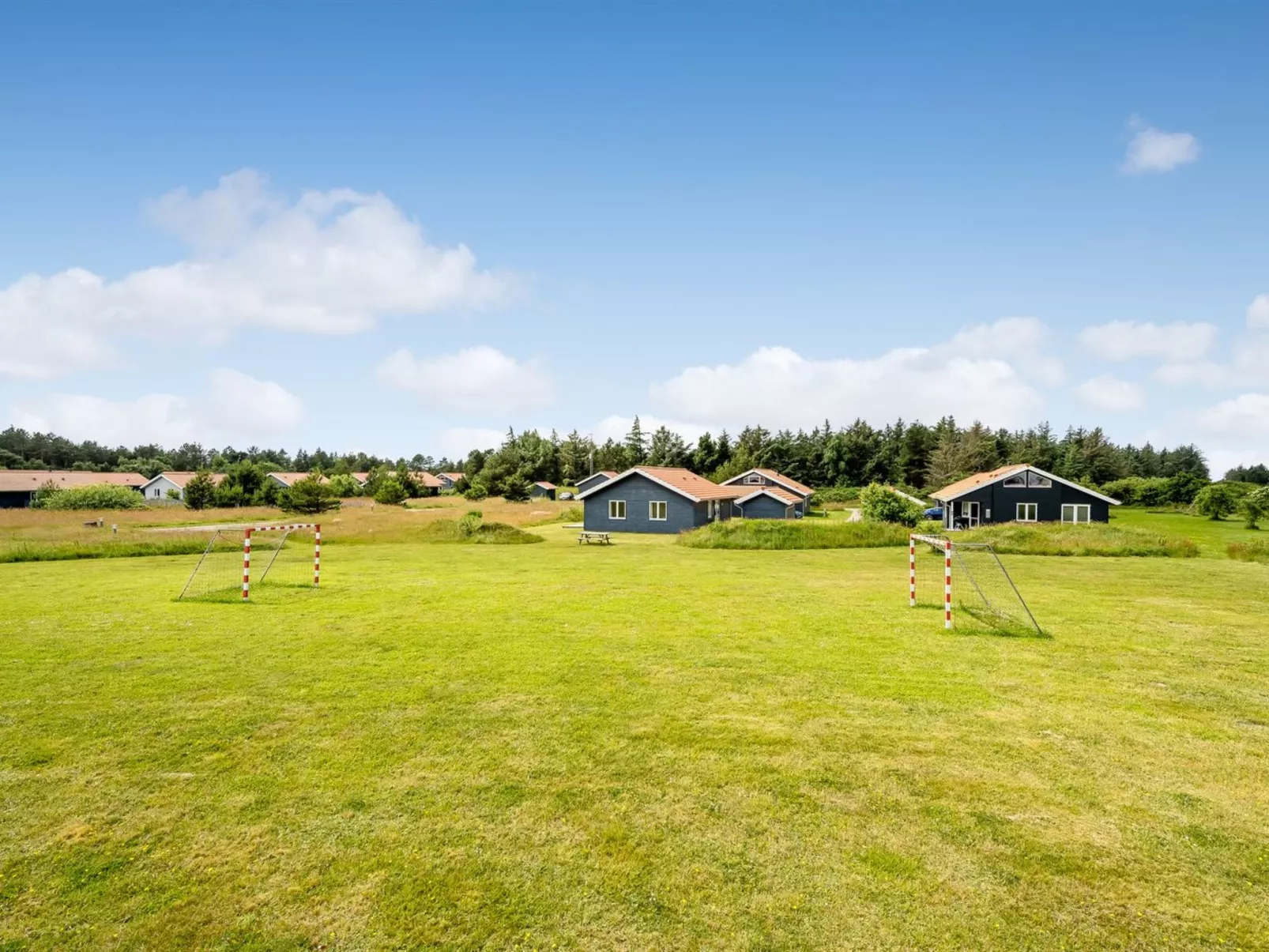 "Ernesta" -  from the sea-Buiten