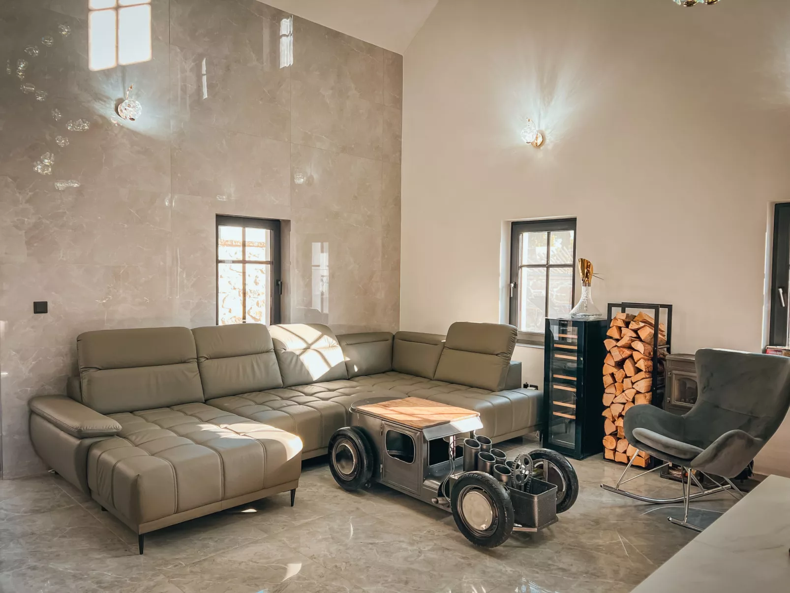 Party & Friends Villa-Binnen