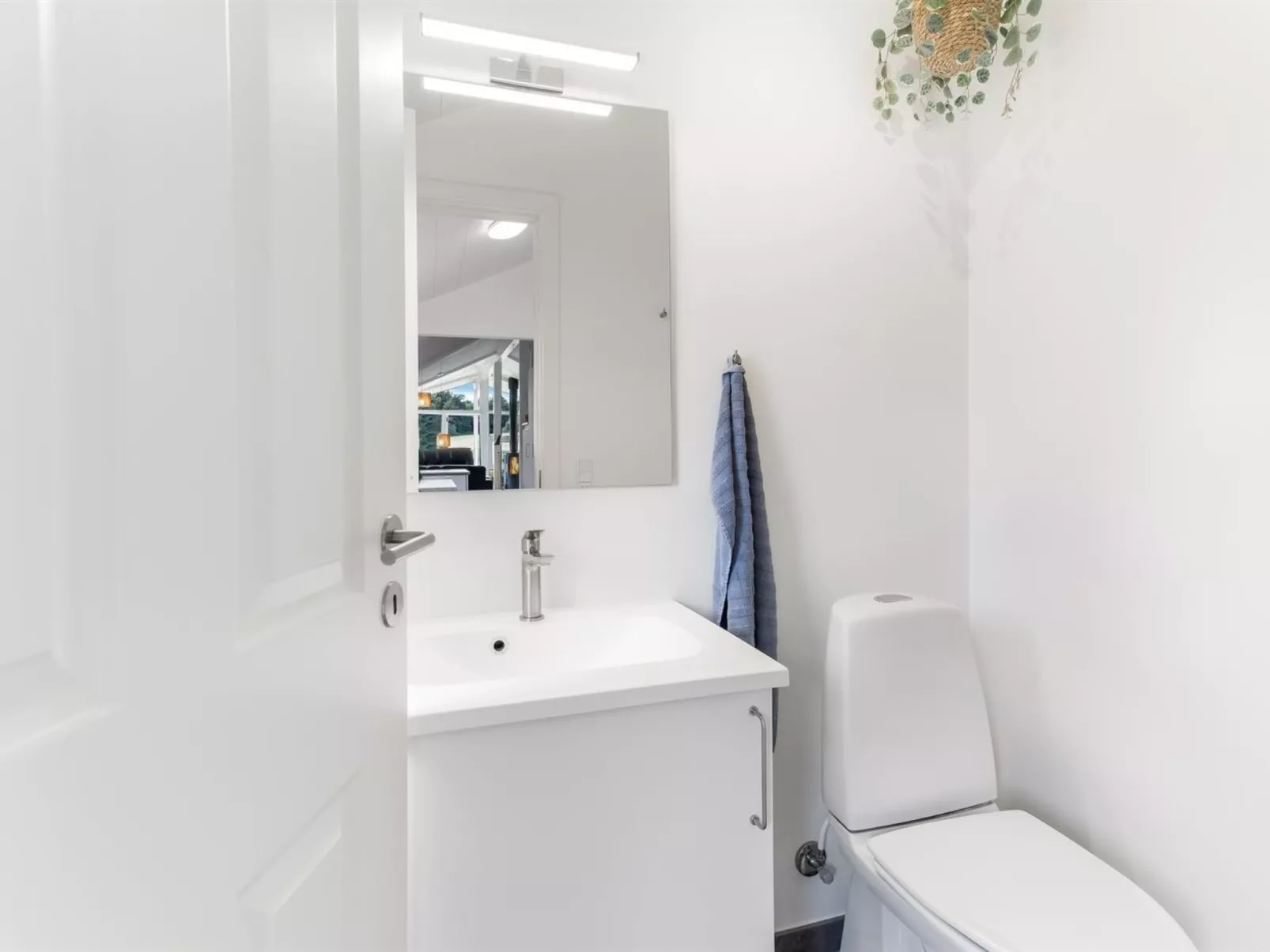 "Eisa" - 75m from the sea-Binnen