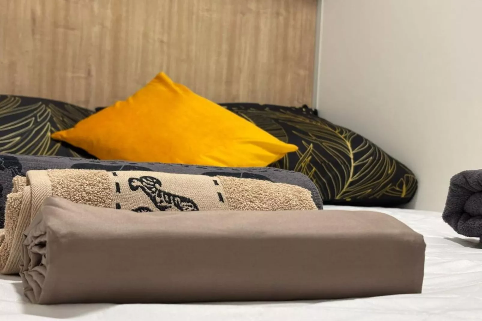 TJ Escape - Mobile Home - Mobile Home With Hot Tub And Terrace-Slaapkamer