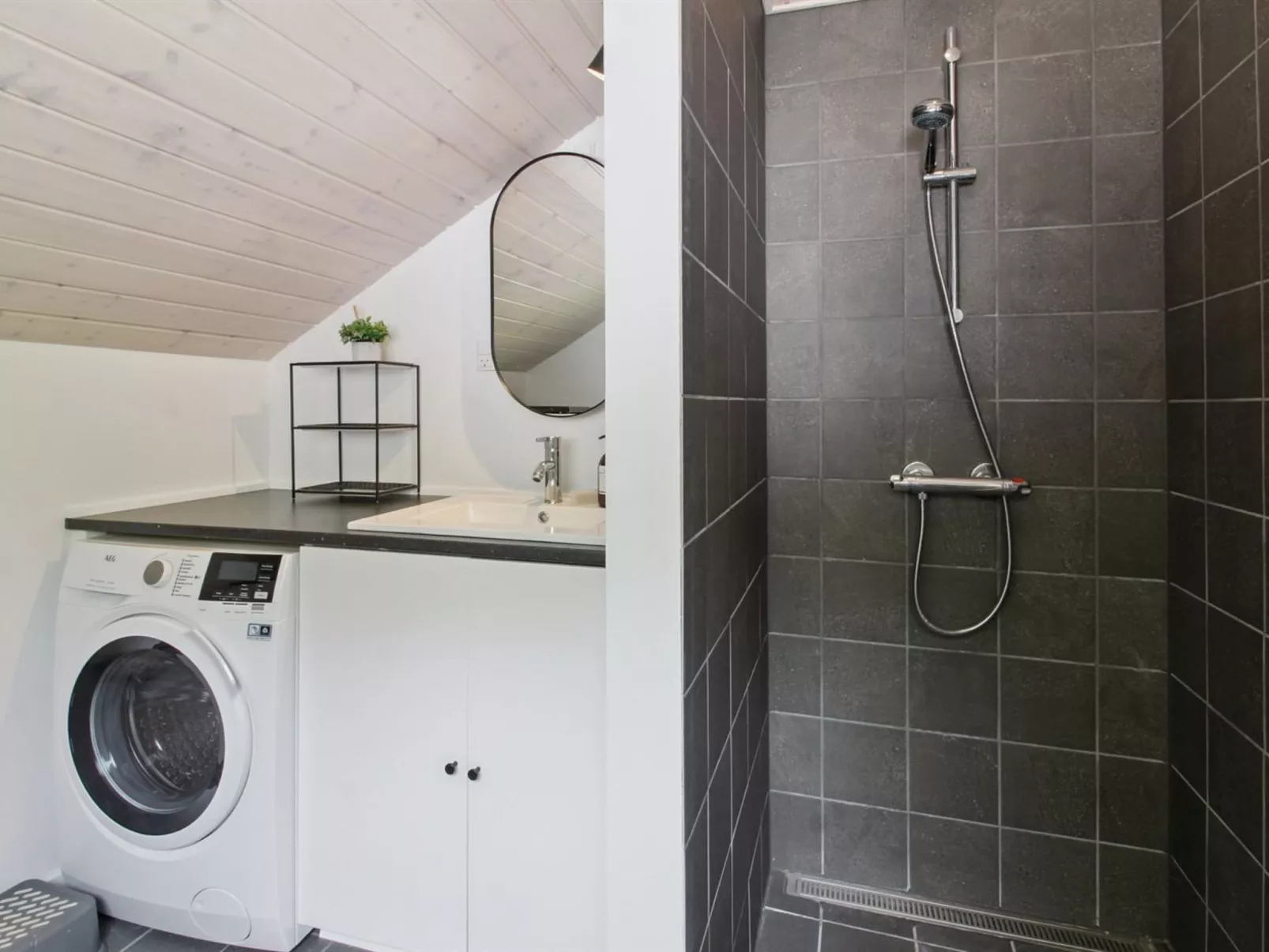 "Helke" - 30km from the sea-Binnen