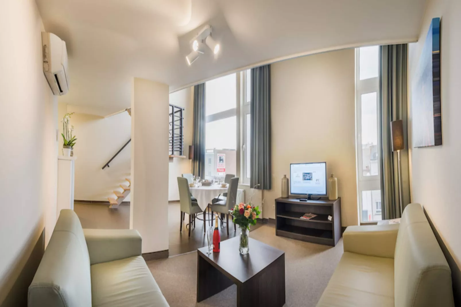 ARASS HOTEL & BUSINESS FLATS - Family apartment-Woonkamer