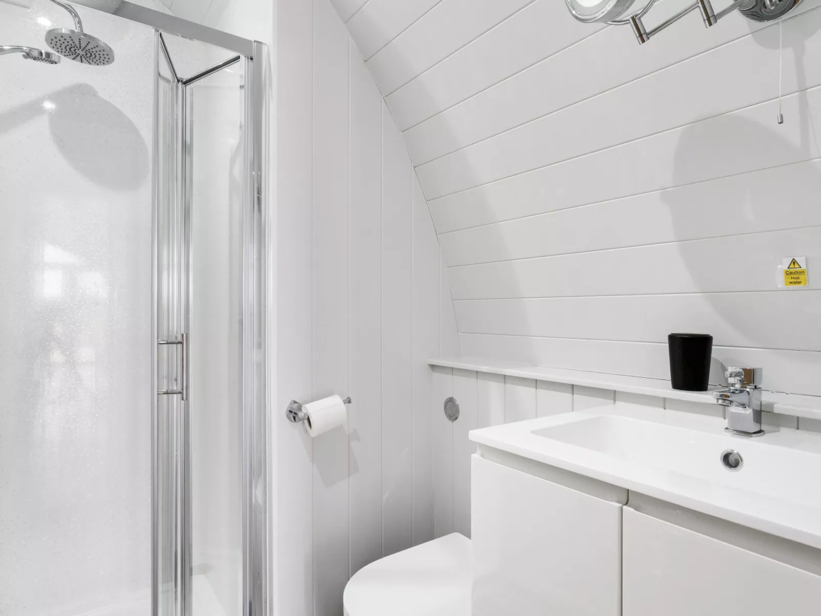 The Chicken Coop-Binnen