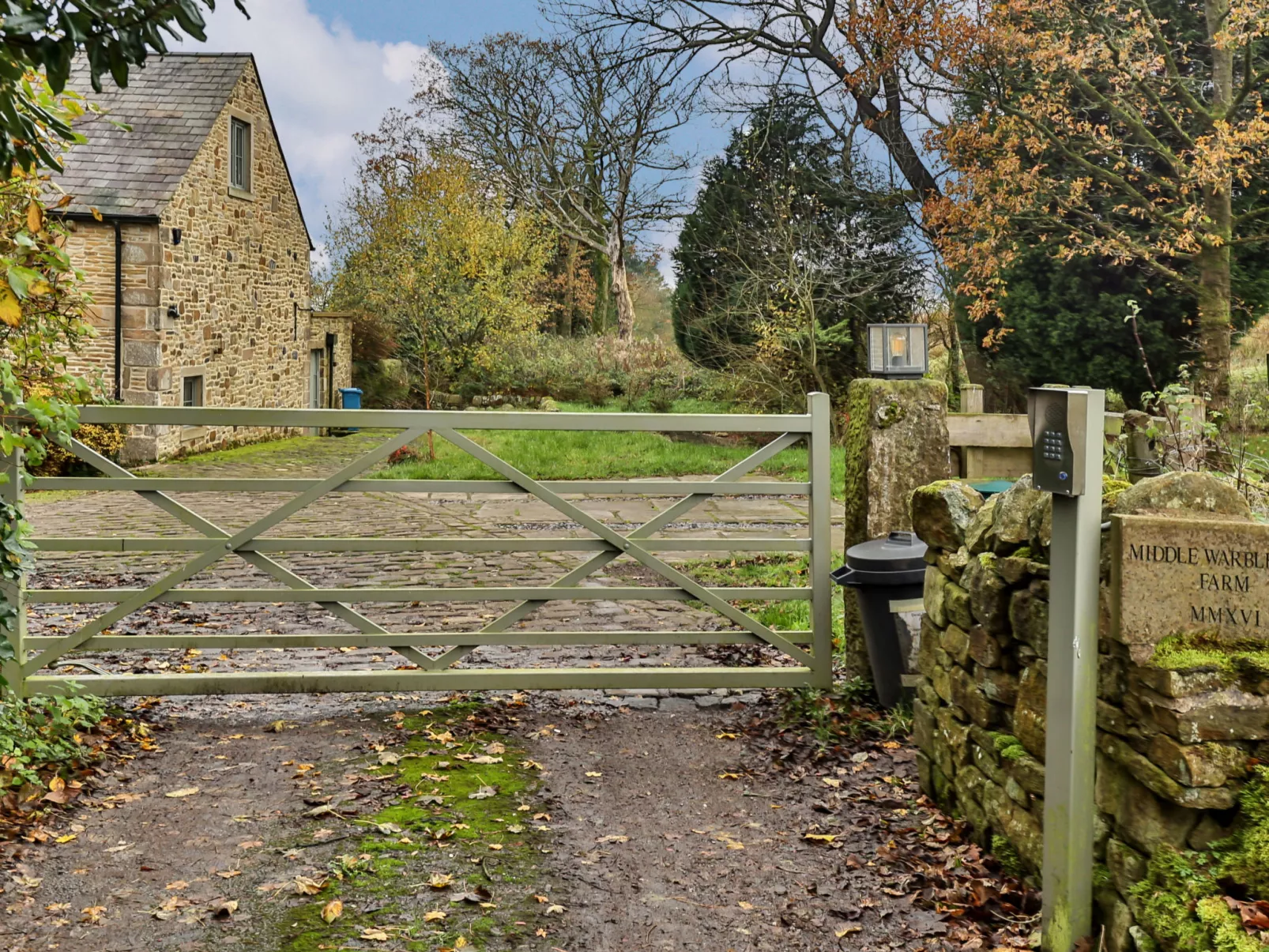 Middle Warble Stables-Buiten