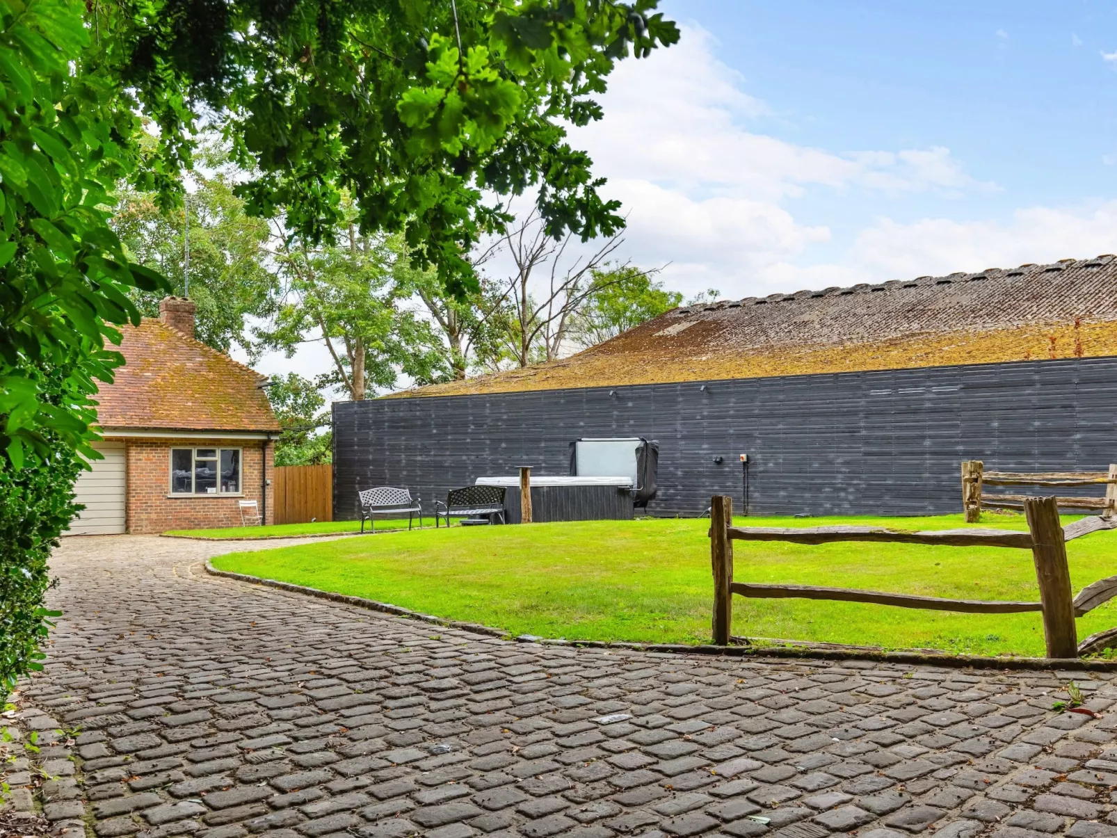 Sandhill Cottage with Hot Tub-Buiten