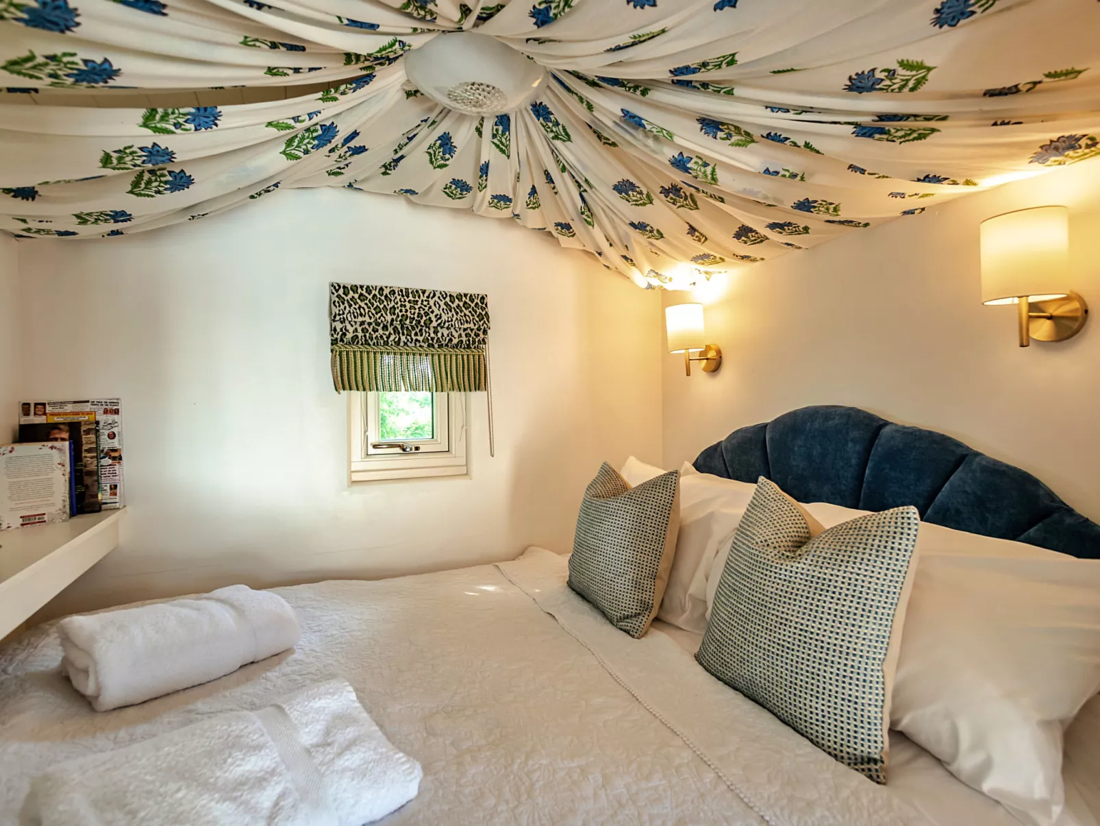 Shrawardine Train Carriage-Binnen