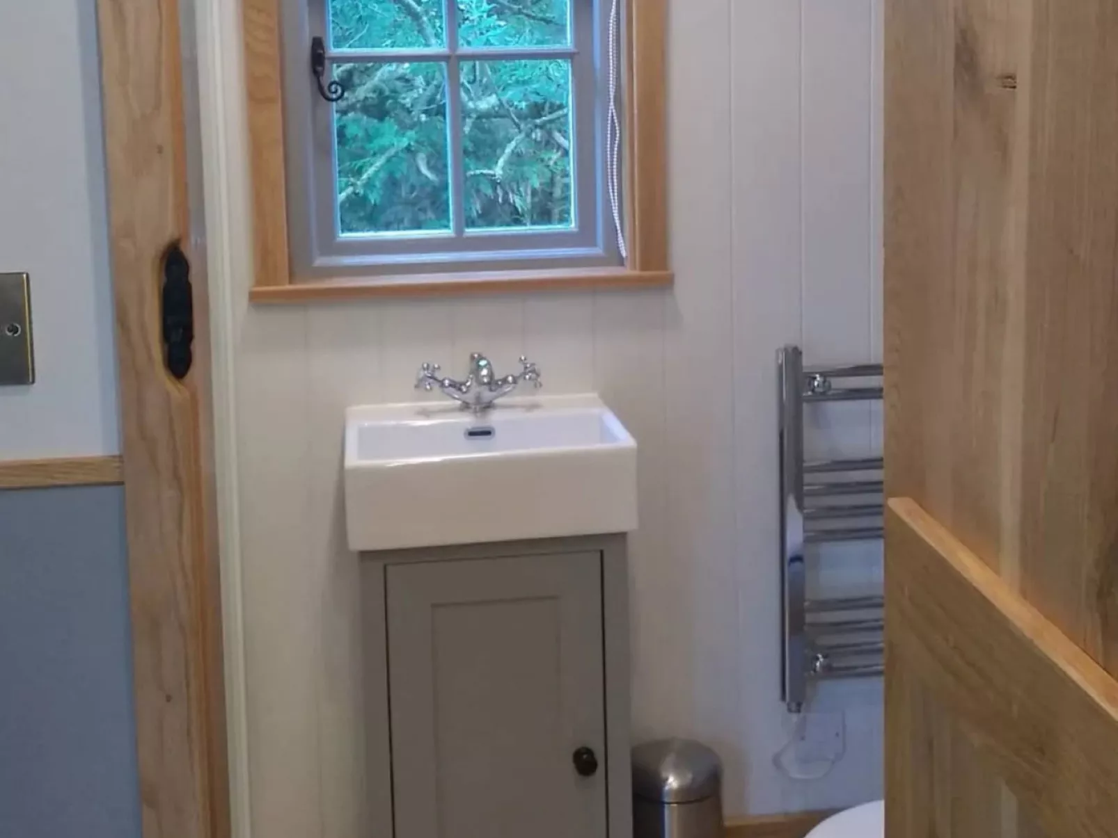 The Bakers Hut-Binnen