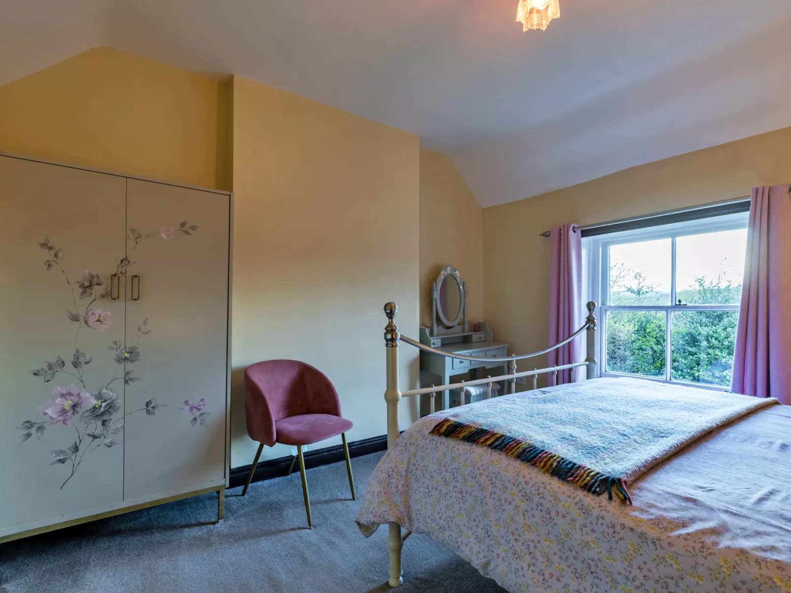 Spring Cottage-Binnen