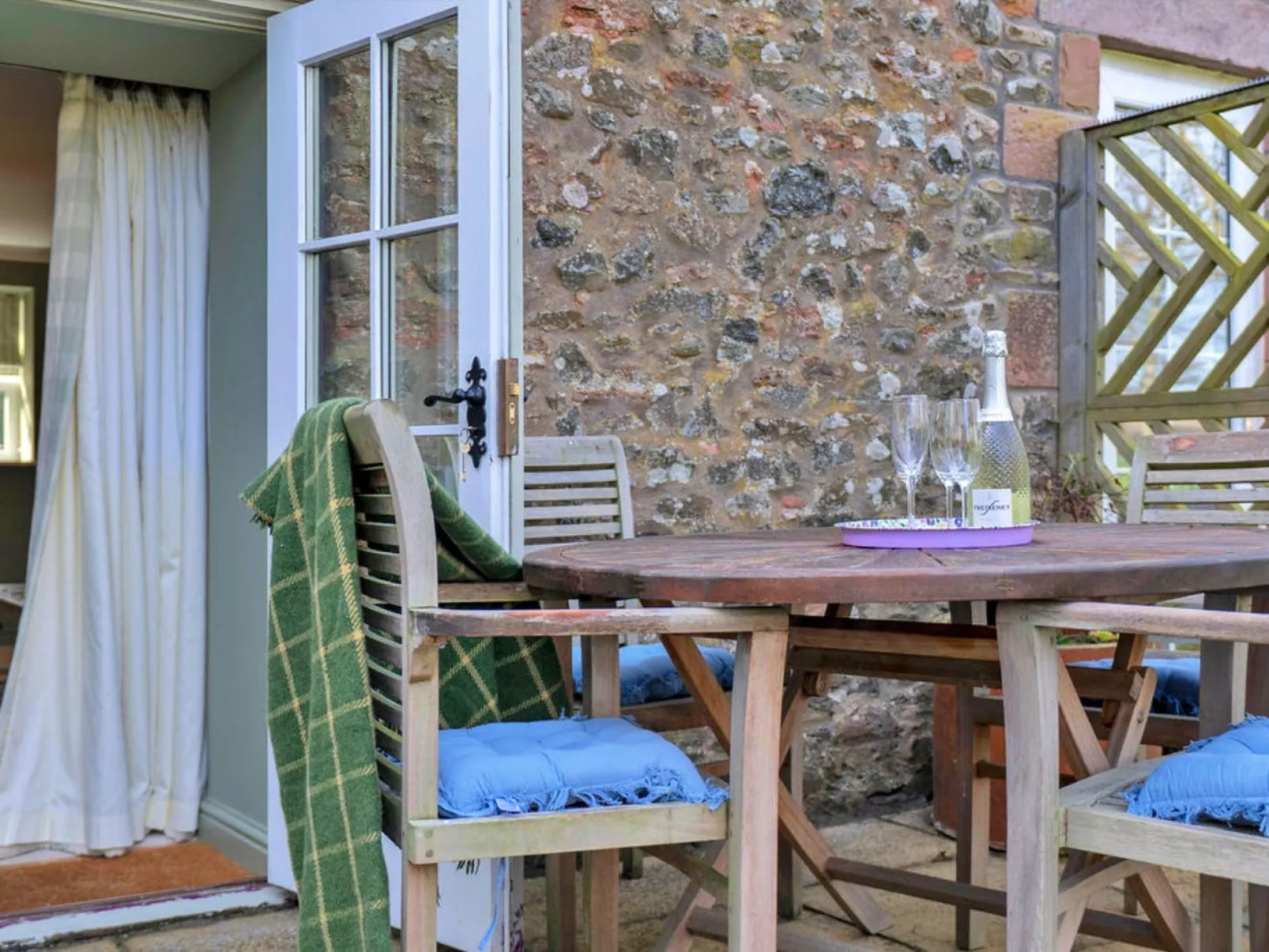 The Wheel House-Buiten