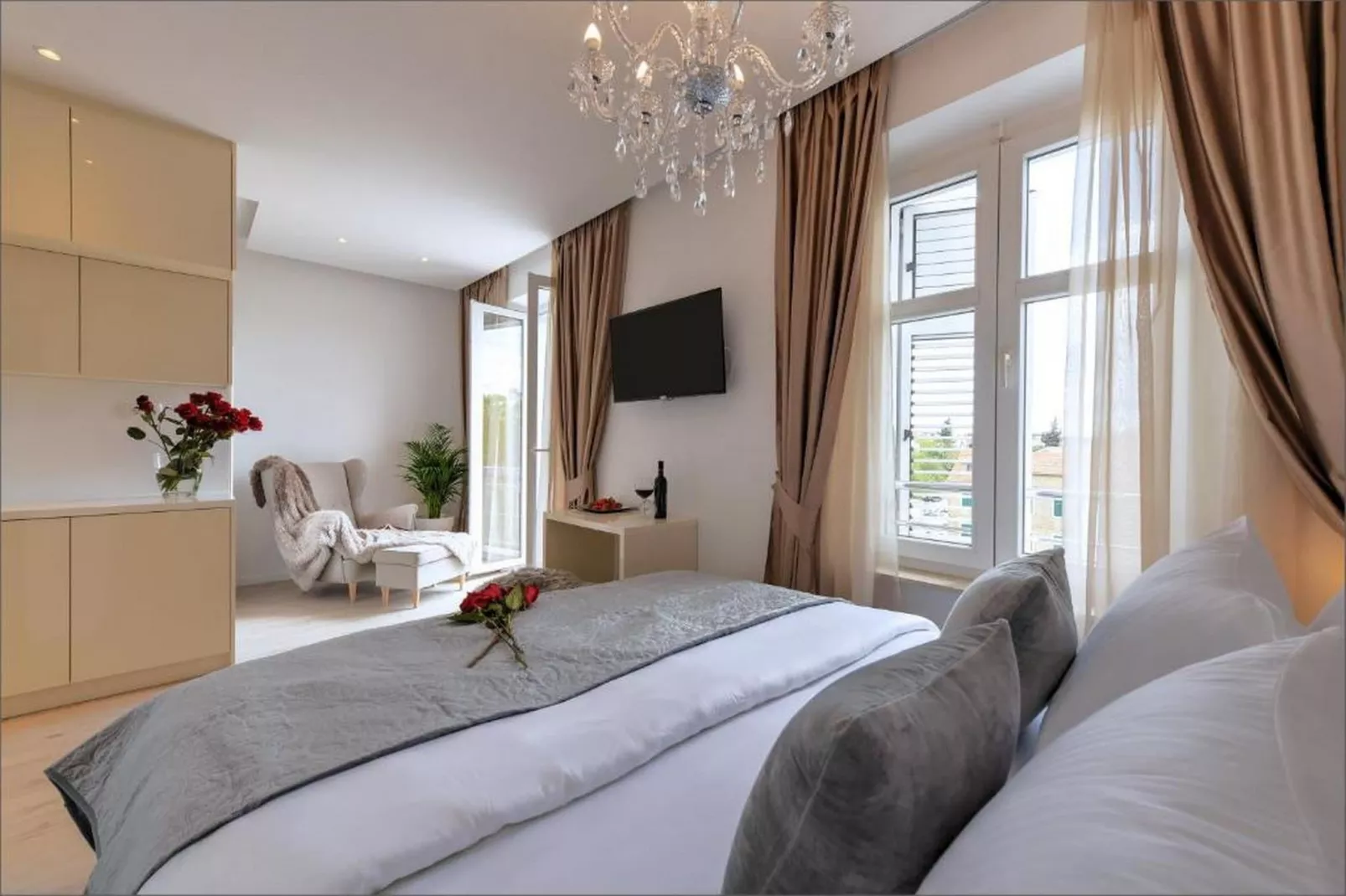 Deluxe Double Room with Balcony and Sea View (1)-Slaapkamer