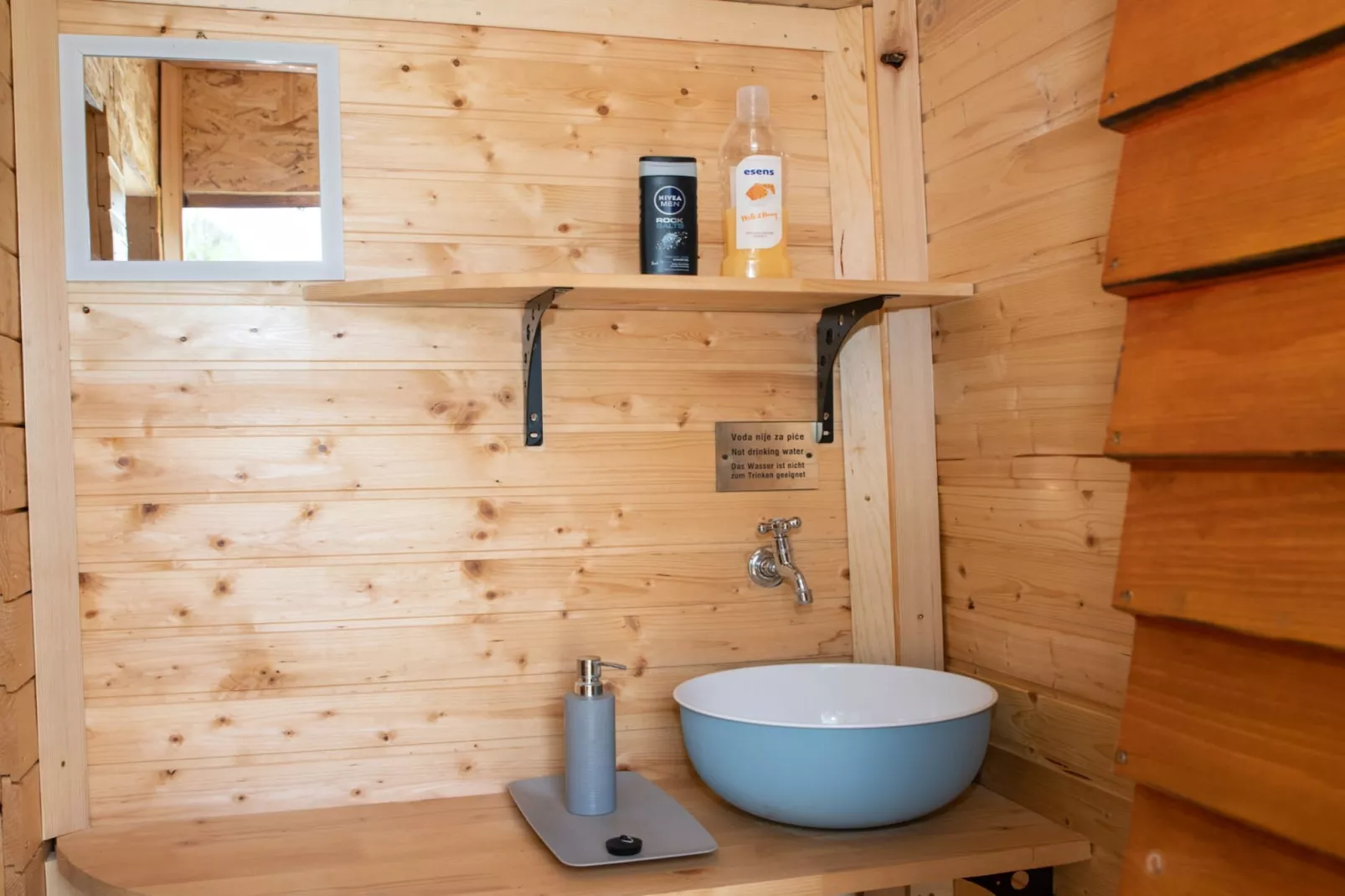 Robinzonski Kamp Hofman - Private Bungalow-Badkamer