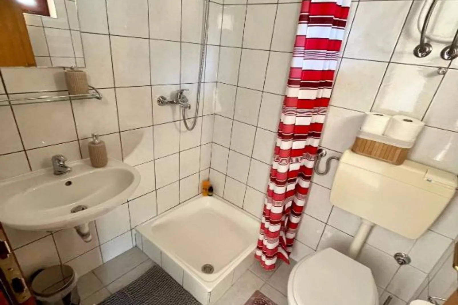 Apartments Fortuna - Studio Apartment-Badkamer