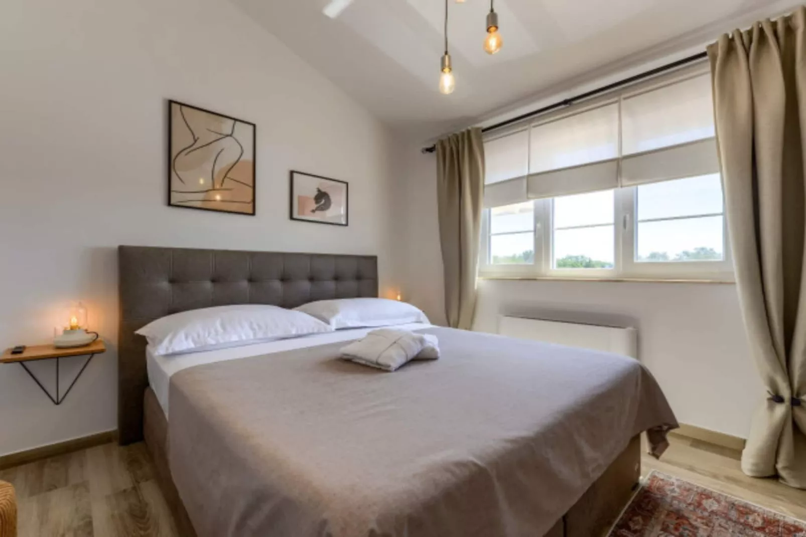 RUSTIC VILLA PEROSA WITH HEATED POOL-Slaapkamer