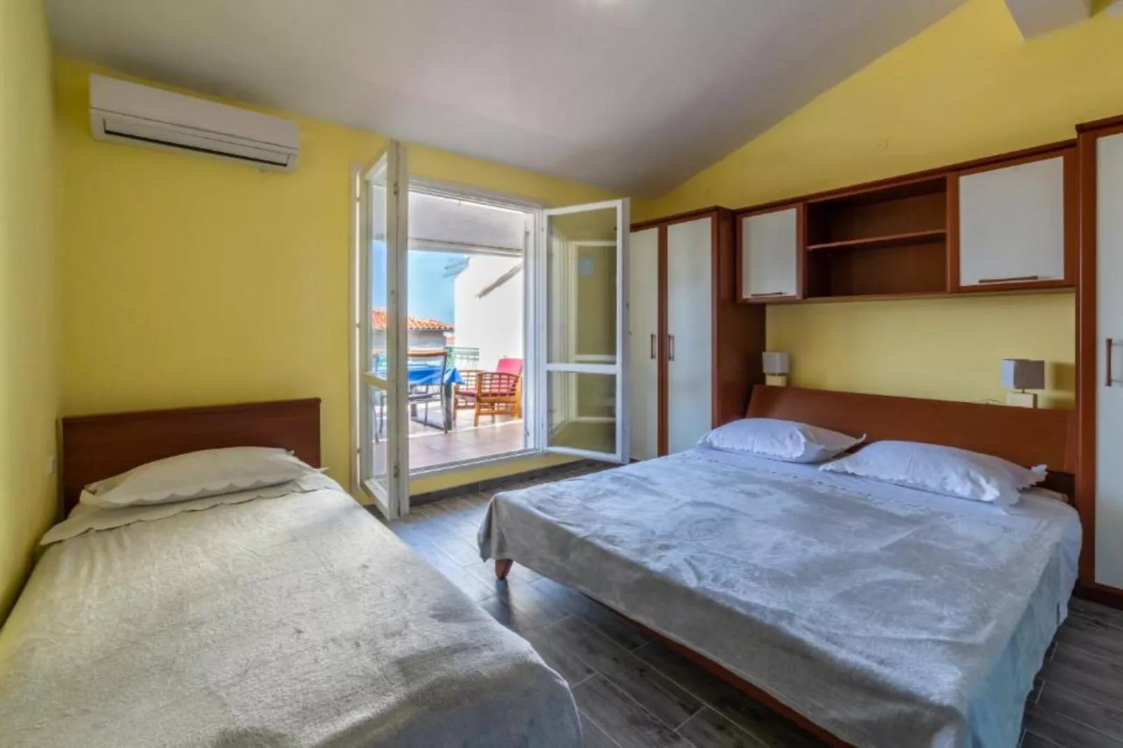 Apartments Ribarević - Three Bedroom Apartment With Terrace and Sea View-Slaapkamer