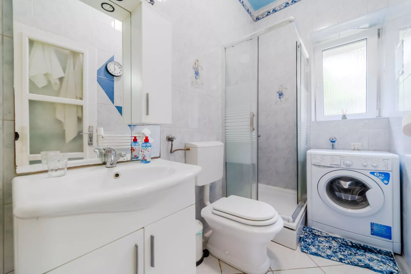 Urban Nest Apartment-Badkamer