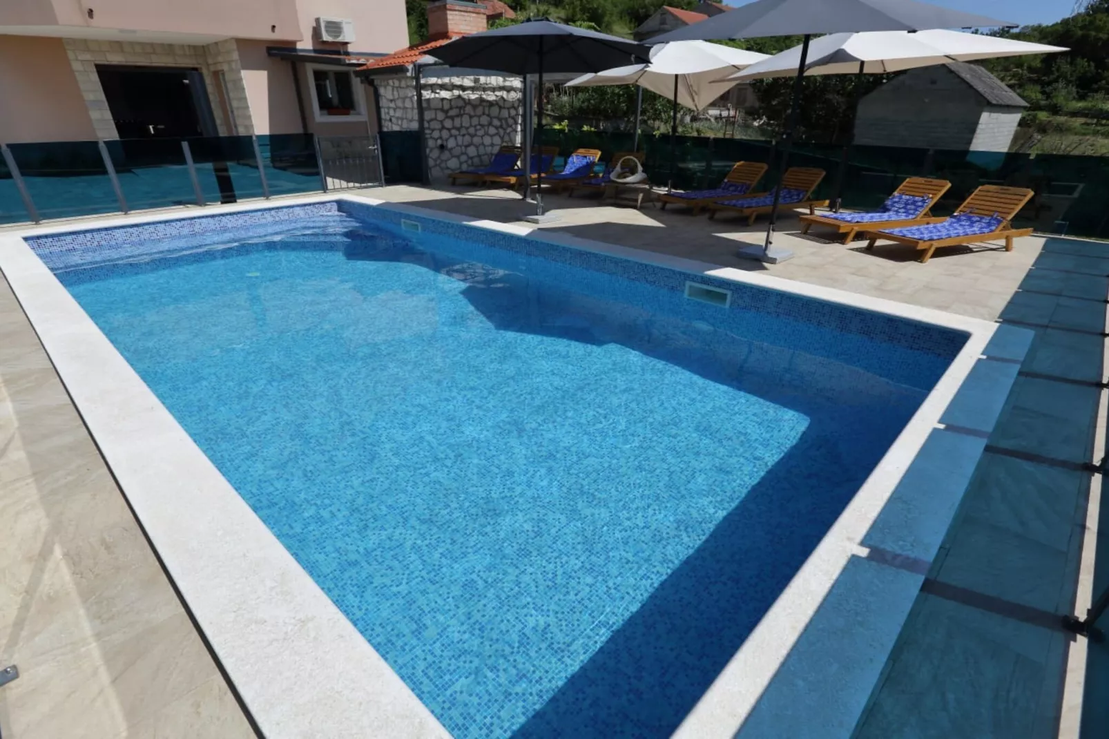 Holiday Home Marana - Five Bedroom Holiday Home-Zwembad