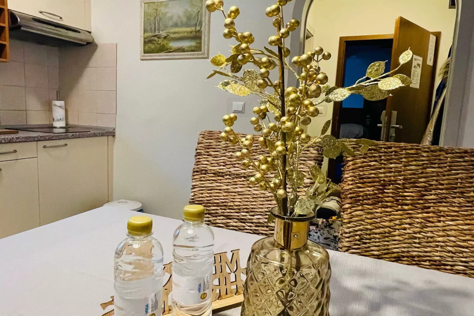 Rustic and Radiant Retreat Apartments with Terrace - Classic One Bedroom Apartment with Terrace (owner app 12)-Eetkamer